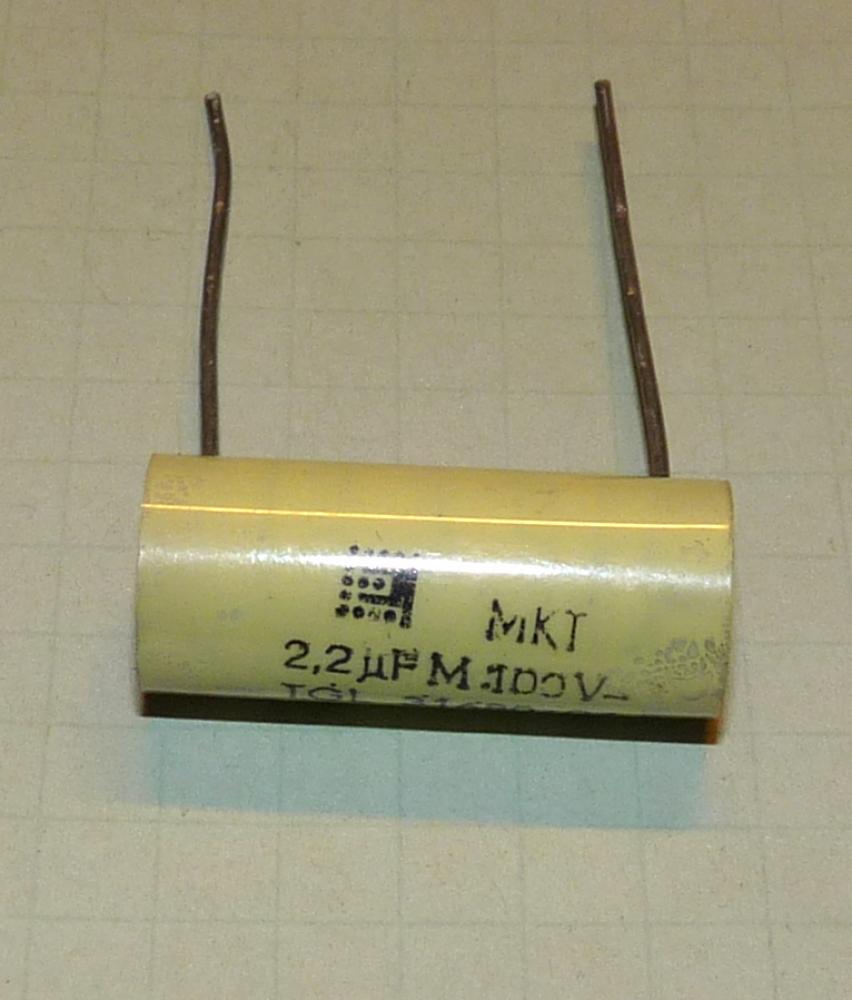Kondensator 2,2µF, 100V, 20%, radial, MKT, lange Anschlüsse