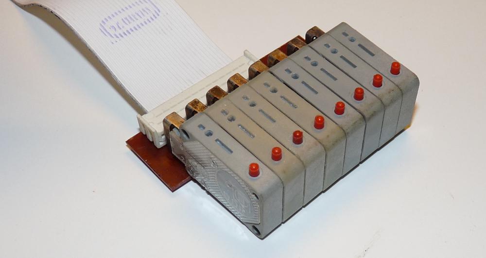 Eingabeplatine mit 8 Mikrotastern und Kabel
