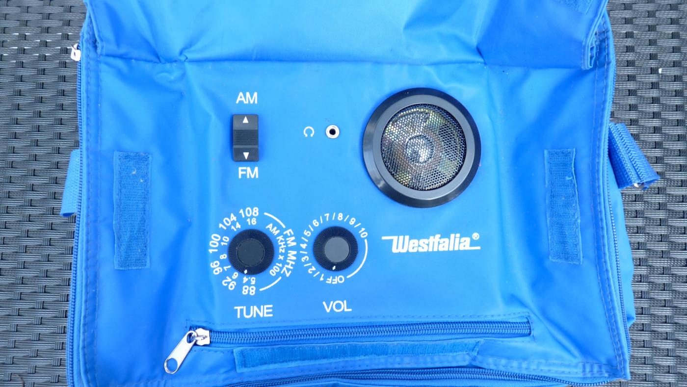 K&uuml;hltasche mit Radio AM/FM, Westfalia, Radio funktioniert mit Batterien